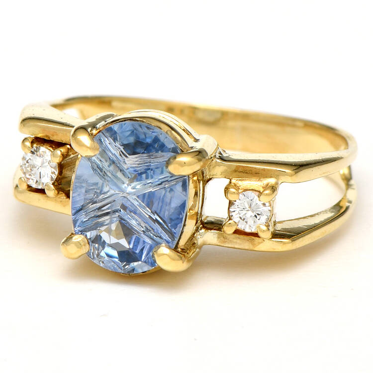 18KY Fancy Carved Sapphire(1.80) & Diamond(0.06) Ring