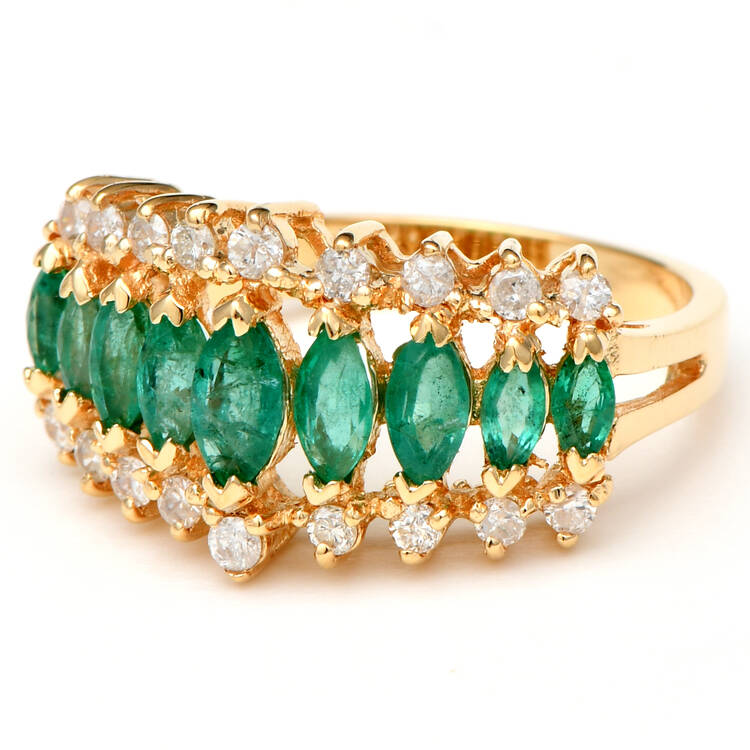 14KY Emerald (0.82) & Diamond (0.36) Pyramid Ring