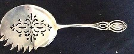 Chippendale-Old (Sterling, 1900) Solid Macaroni Server