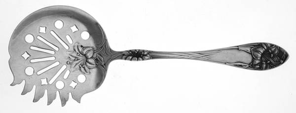 Easter Lily (Silverplate, 1907) Small Cucumber-Tomato Server w/Saw Edge