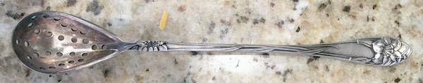 Easter Lily (Silverplate, 1907) Pierced Bowl Long Handle Olive Spoon