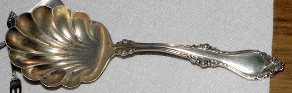 Lorraine (Sterling, 1904, No Monograms) Large Solid Berry/Casserole Spoon