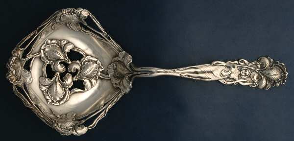 Raphael (Sterling, 1902) Large Pierced Bon Bon Server