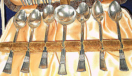 ANV2 (Silverplate) Place/Oval Soup Spoon