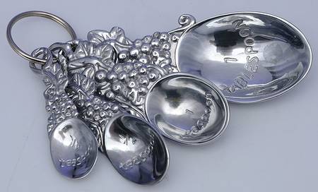 Grape (Aluminum, Hollowware) 4pc Measuring Spoon Set (1tbls,1tsp,1/2tsp,1/4tsp)