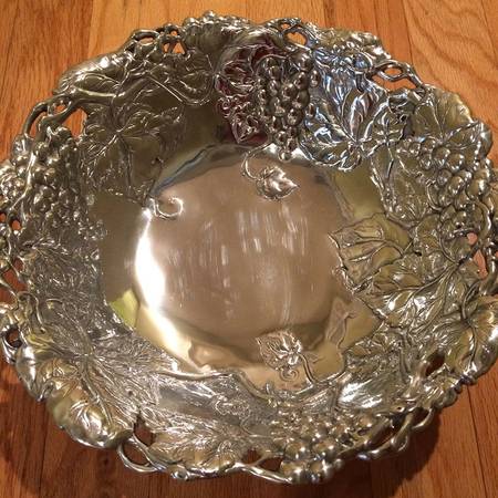 Grape (Aluminum, Hollowware) 18" Round Bowl