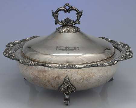 1720 (Silverplate, Hollowware) Round Covered Vegetable Bowl