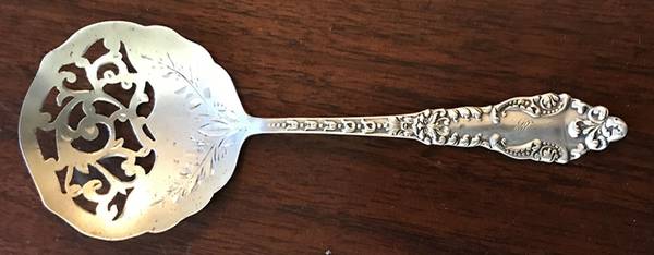 Lafayette (Sterling, 1898) Solid Bon Bon Spoon with Pierced Bowl & Bright Cut