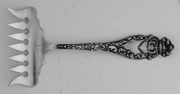 Spartan (Sterling, 1898) Large Solid Tined Sardine Serving Fork