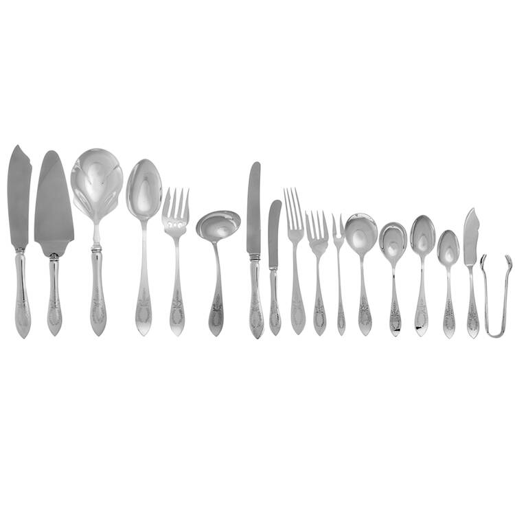 Tudor Wreath (Sterling) 74  Piece Estate Set