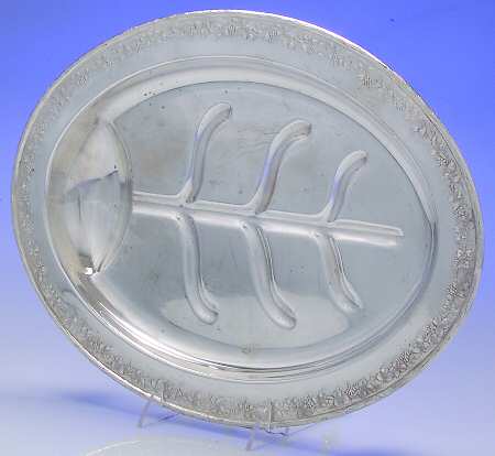 05340 (Silverplate, Hollowware) Medium Plated Footed Meat Platter with Well