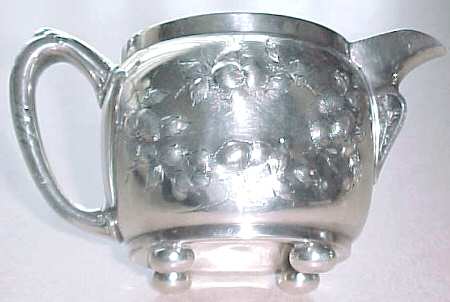 1002 (Silverplate, Hollowware) Creamer