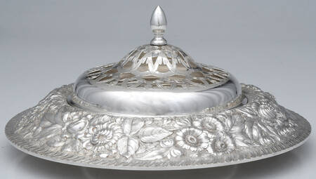 Repousse (Silverplate, Hollowware) Centerpiece with Silverplate Frog