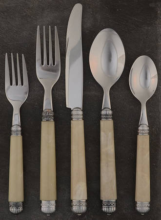 Cabaret-Creme (Stainless, Plastic) 5 Piece Place Setting