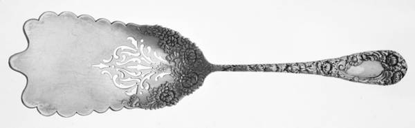 Chrysanthemum (Sterling, 1893, Monograms) Large Pierced Solid Croquette Server