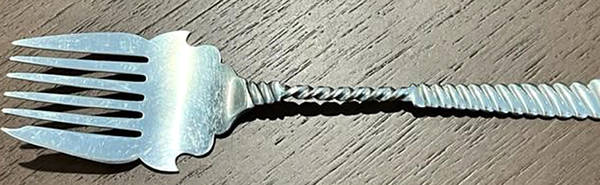 DUS22 (Sterling) Large Solid Tined Sardine Serving Fork