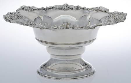 Silverplate Hollowware 9" Round Pedestal Centerpiece