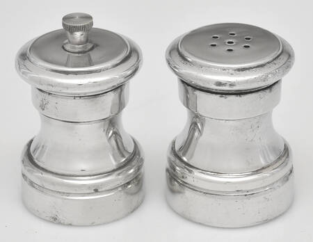 Pewter Hollowware Pewter Salt and Pepper Mill Set
