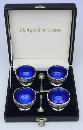 Silverplate Hollowware Individual Open Salt w/Cobalt Liner & Spoon - Set of 4 with Case
