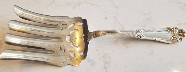 Champlain (Sterling, 1915) Large Solid Asparagus Serving Fork