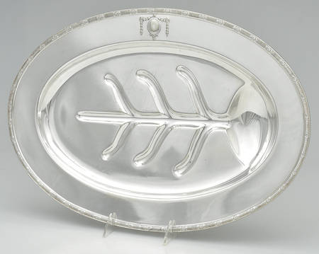 28 (Silverplate, Hollowware) 18" 4 Toed Meat Platter with Well