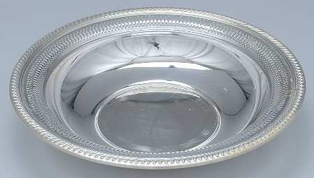 1904 (Silverplate, Hollowware) 10" Round Vegetable Bowl