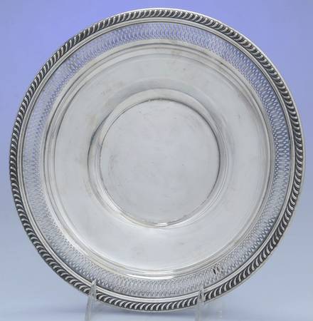 1904 (Silverplate, Hollowware) 10" Sandwich Plate