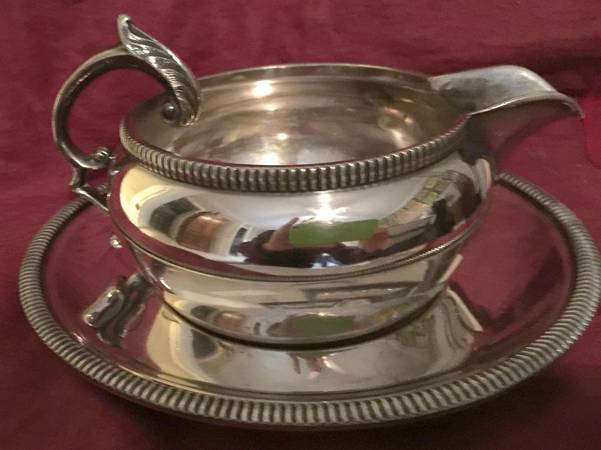 1781 (Silverplate, Hollowware) Plated Gravy Boat & Underplate
