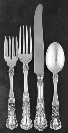 Buttercup (Sterling, Lion-Anchor-G, 1899, No Monos) 32  Piece Estate Set
