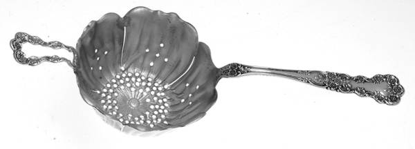 Buttercup (Sterling, Lion-Anchor-G, 1899, No Monos) Solid Individual Overcup Tea Strainer