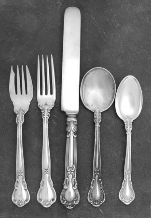 Chantilly (Sterling, 1895, Lion-Anchor-G, No Mono) 40  Piece Estate Set