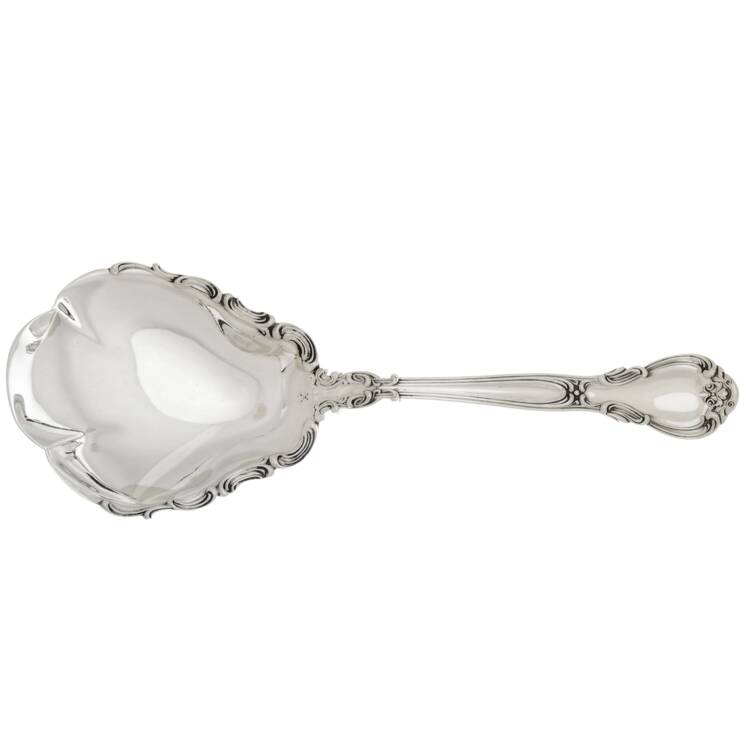 Chantilly (Sterling, 1895, Lion-Anchor-G, No Mono) Large Solid Shell Berry/Casserole Spoon