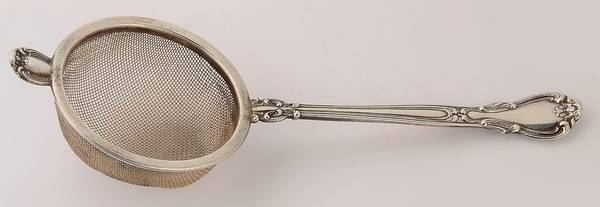Chantilly (Sterling, 1895, Lion-Anchor-G, No Mono) Solid Individual Overcup Tea Strainer