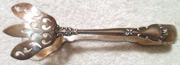 Chantilly (Sterling, 1895, Lion-Anchor-G, No Mono) Large Solid Sandwich Tongs