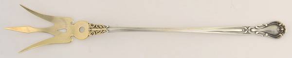 Chantilly (Sterling, 1895, Lion-Anchor-G, No Mono) Large Pierced Lettuce Serving Fork