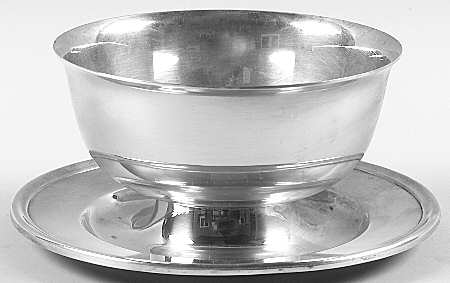 Colonial (Silverplate, Hollowware) Plated Gravy Bowl with Attached Underplate