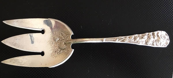 Eglantine (Sterling, 1870) Large Solid Fish Serving Fork