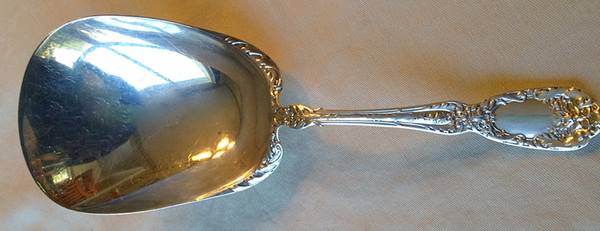 Florentine-Florenz (Sterling, 1901) Small Solid Berry/Casserole Spoon