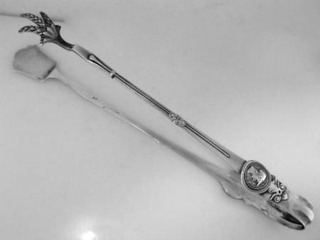 Medallion (Sterling, 1864) Solid Olive Serving Tongs