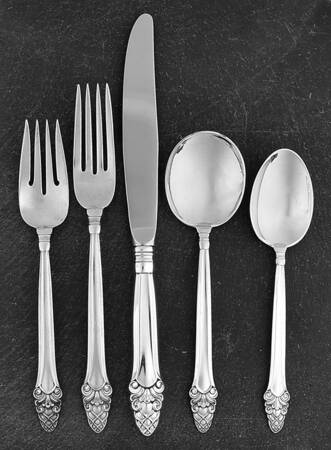 Sovereign-Old (Sterling, 1941, Old)  40 Piece Estate Set
