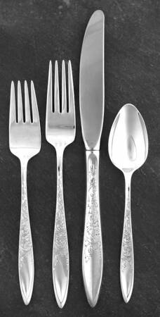 White Paisley (Sterling, 1966) 32 Piece Estate Set