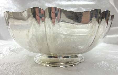 Standish (Sterling, Hollowware) 9" Round Pedestal Centerpiece