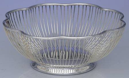 YC742 (Silverplate, Hollowware) 9" Wire Basket