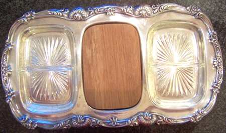 YB157 (Silverplate, Hollowware) Medium 3-PartPlatter with Wood Insert