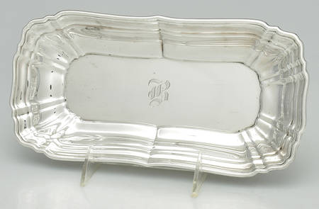 586 (Sterling, Hollowware) 9" Bread Tray