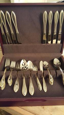 Chateau (Silverplate, Gold Accent) Modern Solid Knife
