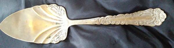 American Beauty (Silverplate, 1900) Solid Pie Server by International Silver