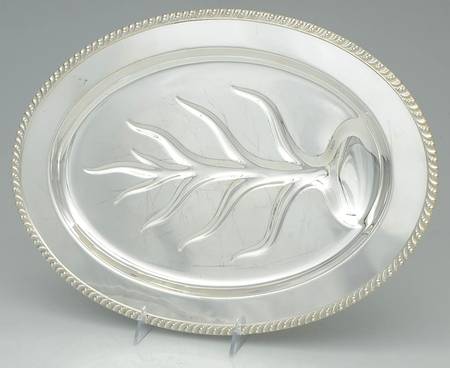 Avon (Silverplate, Hollowware) 16" 4 Toed Meat Platter with Well