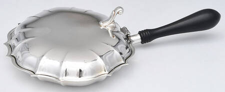 Chippendale (Silverplate, Hollowware, Four Toe) Silent Butler with Hinged Lid