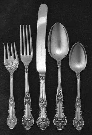 Charter Oak (Silverplate, 1906) 5 Piece Place Setting by International Silver